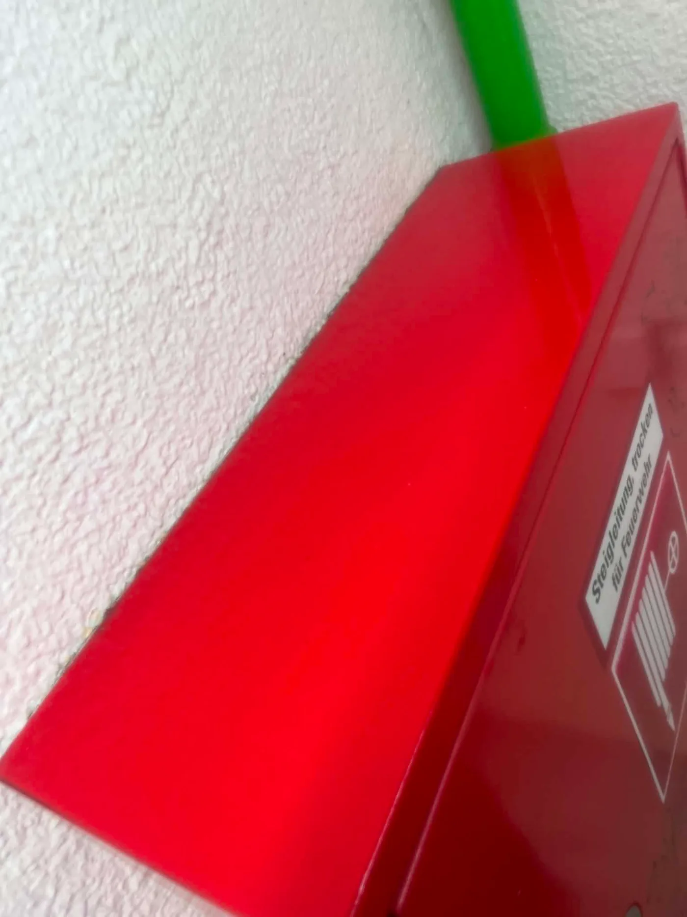 Saubere Wand nach der Reinigung