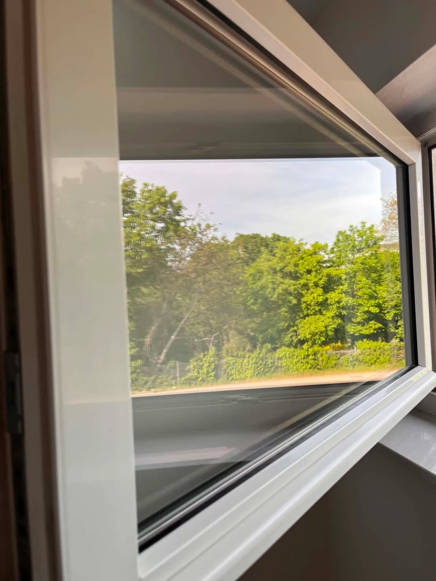 Streifenfreies Fenster nach der Reinigung